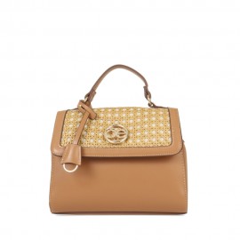 Bolsa Briefcase Look Tejido con Charm color Camel